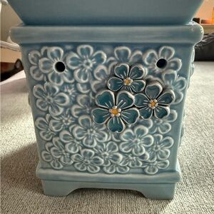 Floral Blue Forget Me Not Scentsy Charity Warmer